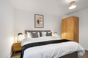 1 bedroom, iron/ironing board, WiFi, bed sheets - City Point Aberdeen by Guestz (Aberdeen)