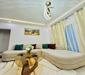 TV - Apartment 2 Bedrooms Cocody, Abidjan, WiFi Security Balcony (Abidjan)