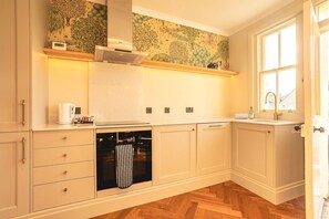Fridge, oven, dishwasher, coffee/tea maker - South Castle Street | St Andrews (St Andrews)