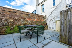Outdoor dining - South Castle Street | St Andrews (St Andrews)
