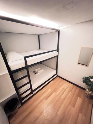 Room - Comfort Family Room for Groups with AC (General Luna)