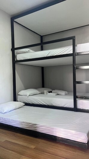 Room - Comfort Family Room for Groups with AC (General Luna)