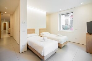 4 間睡房、熨斗/熨衫板、可攜式嬰兒床