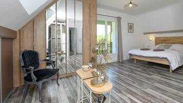2 bedrooms, WiFi, bed sheets