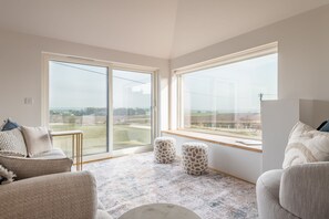 TV, fireplace - The Wee Holm | St Andrews (Kincaple)