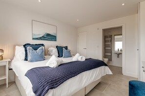 Iron/ironing board, free WiFi, bed sheets - The Wee Holm | St Andrews (Kincaple)