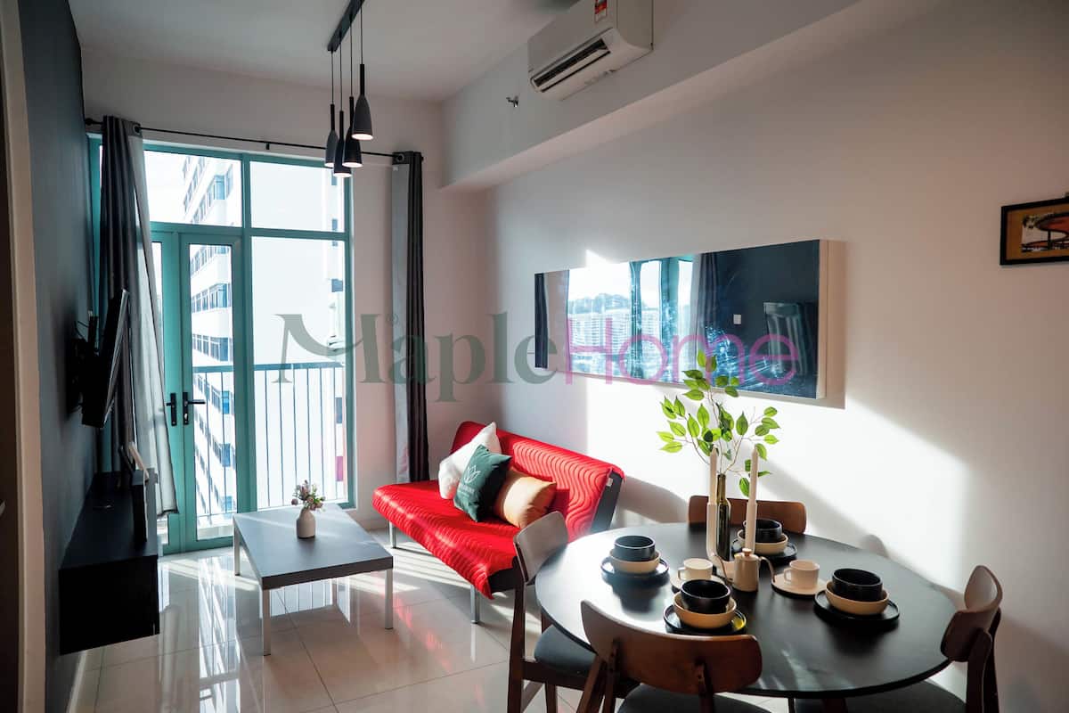 Suite ejecutiva, 2 habitaciones, para no fumadores | Sala de estar | Smart TV de 43 pulgadas con canales digitales