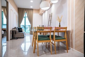 Suite Deluxe, 2 habitaciones, para no fumadores | Servicio a la habitación