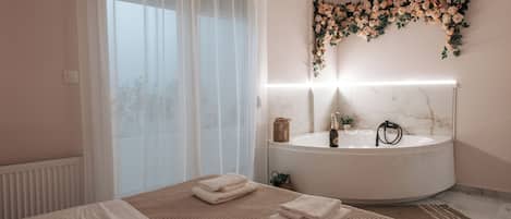 1 habitación, tabla de planchar con plancha y cuna de viaje