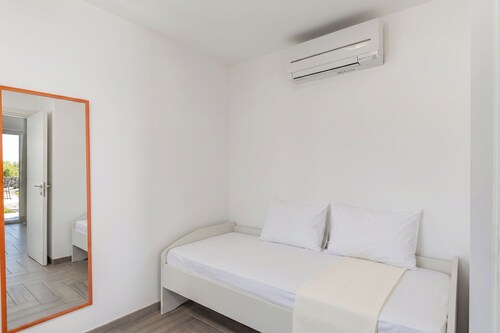 Wabi Sabi Apartments With Pool