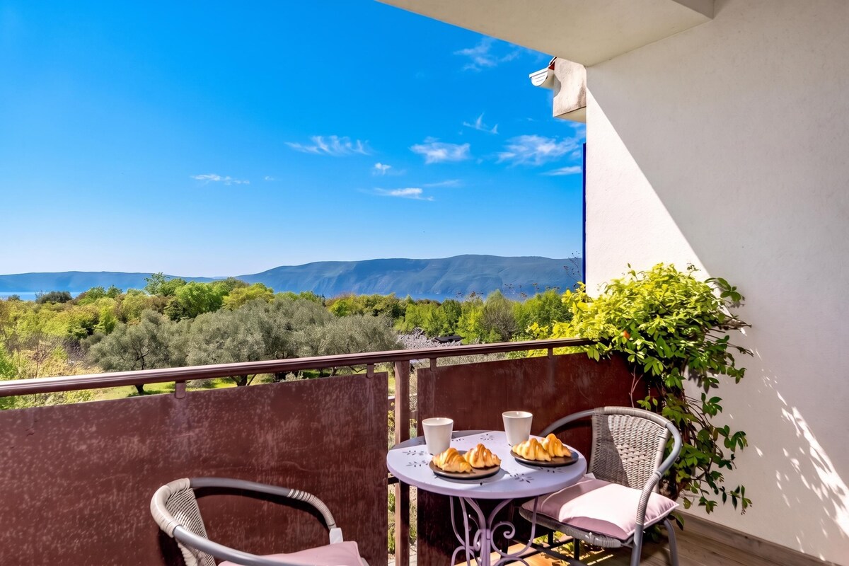 Appartement familial, 1 chambre, balcon (Wabi Sabi Apt4 Pool & Sea View) | Restauration en plein air