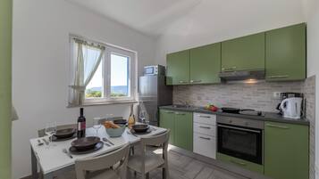 Family Apartment, 1 Bedroom, Balcony (Wabi Sabi Apt7 Pool & Sea View) | Private kitchen