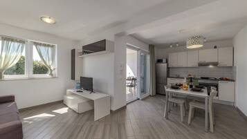 Family Apartment, 1 Bedroom, Microwave (Wabi Sabi Apt1 Pool & Garden) | Private kitchen