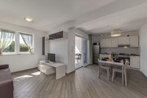 Family Apartment, Multiple Bedrooms (Wabi Sabi Apartment 1) | Private kitchen - Wabi Sabi Apartments With Pool (Krk)