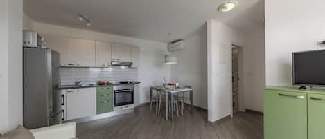 Family Apartment, 1 Bedroom, Microwave (Wabi Sabi Apt2 Pool & Garden) | Private kitchen
