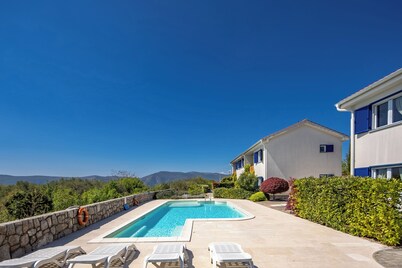 Wabi Sabi Apartments With Pool