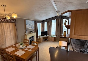 Interior - Cabin Caravan Sleeps 6 With Parking (Abergele)