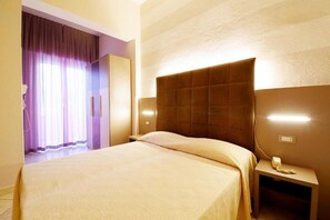 Doppelzimmer, Balkon | Zimmersafe, Schreibtisch, kostenloses WLAN