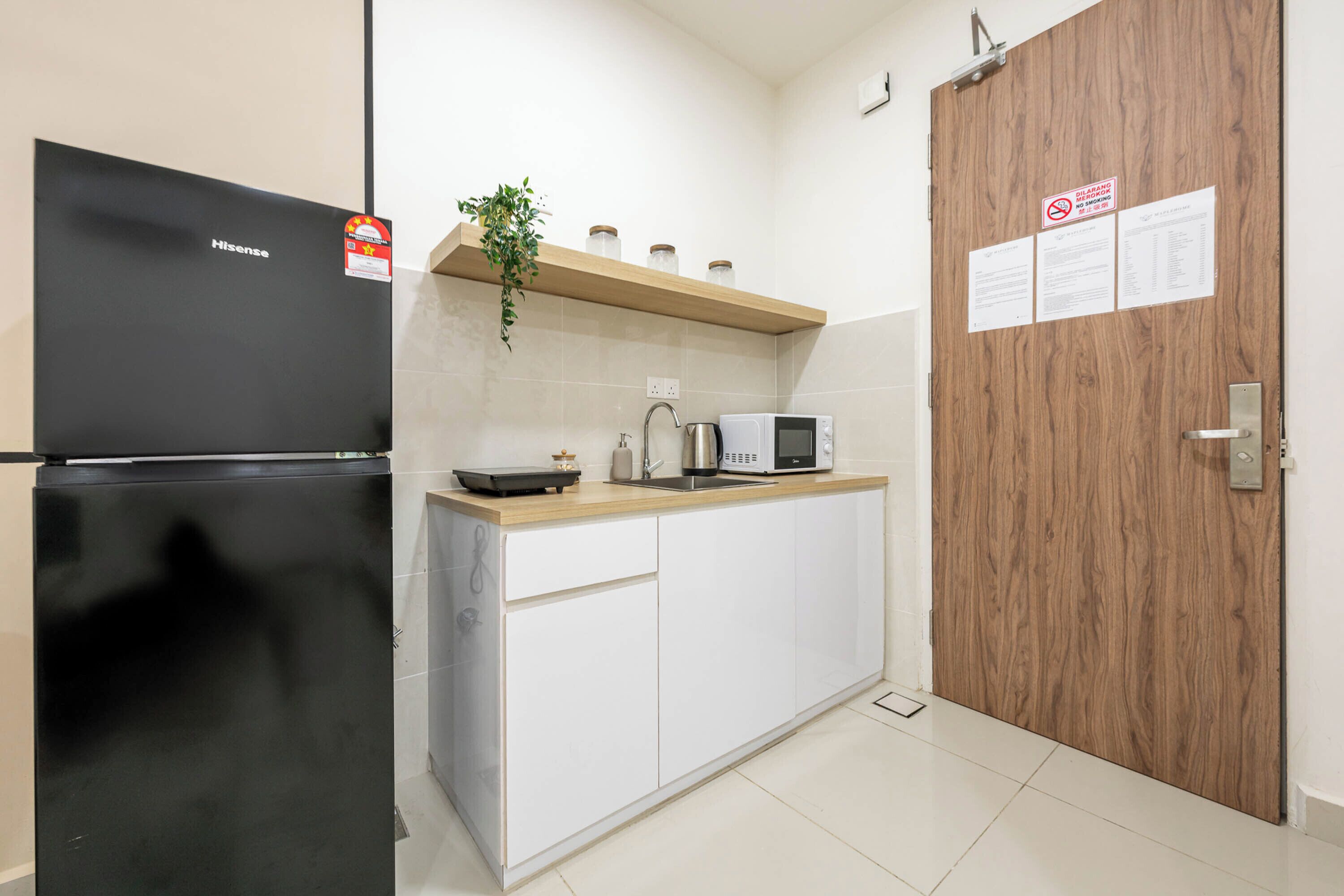 Deluxe Suite, 2 Bedrooms, Balcony | Private kitchen | Fridge, microwave, stovetop, cookware/dishes/utensils