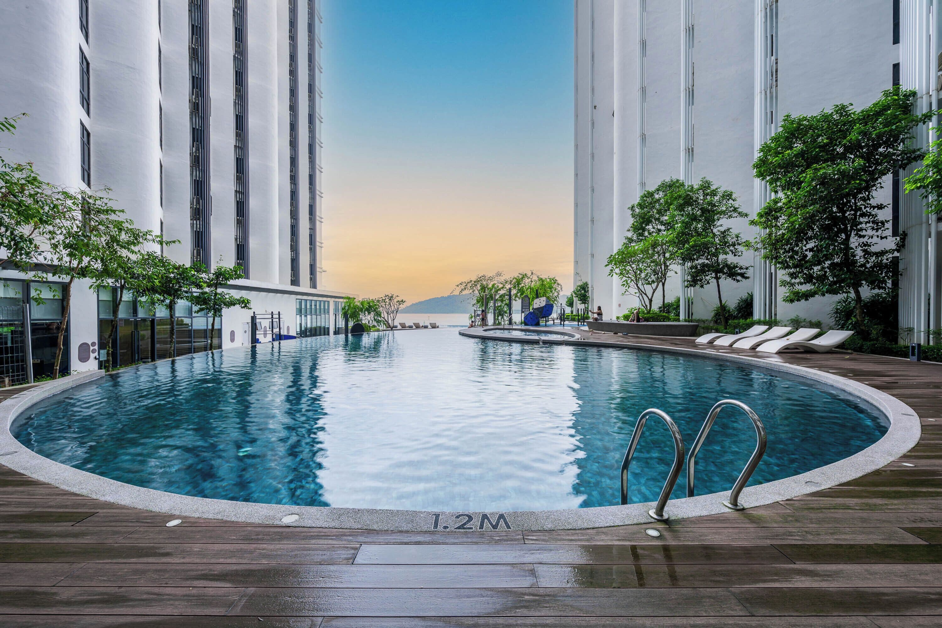 Outdoor pool, open 7:00 AM to 10:00 PM, pool loungers