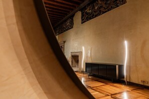 Interior - Luxurious Maffei Palace - Domus Verona (Verona)