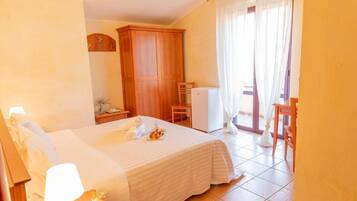 In-room safe, soundproofing, iron/ironing board, free WiFi