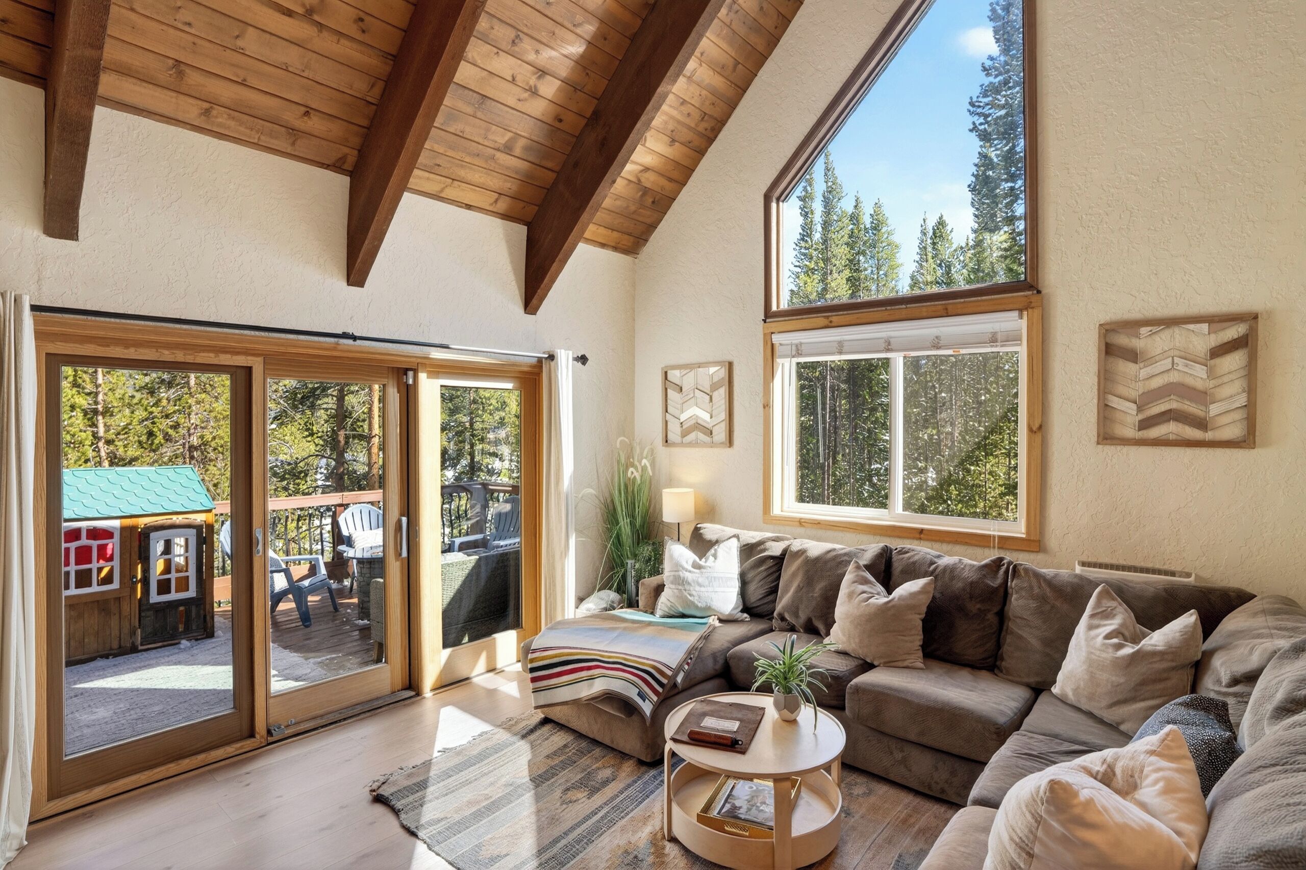 Smart TV, fireplace, offices