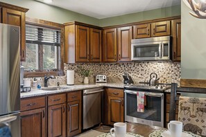Fridge, microwave, oven, stovetop - Indoor Pool Access + Fitness Center + Tennis Court | Sunbird Lodge by AvantStay (Tannersville)