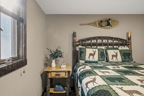 4 bedrooms, free WiFi, bed sheets - Indoor Pool Access + Fitness Center + Tennis Court | Sunbird Lodge by AvantStay (Tannersville)