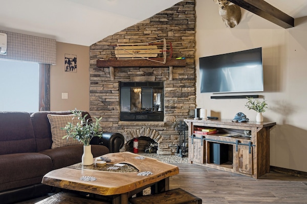 Smart TV, fireplace
