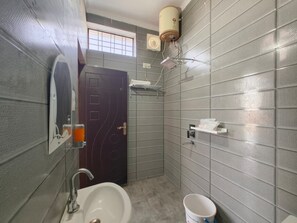 Family Room | Bathroom
