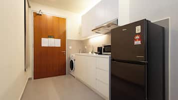 Deluxe Suite, 2 Bedrooms, Non Smoking | Private kitchen | Fridge, microwave, stovetop, cookware/dishes/utensils