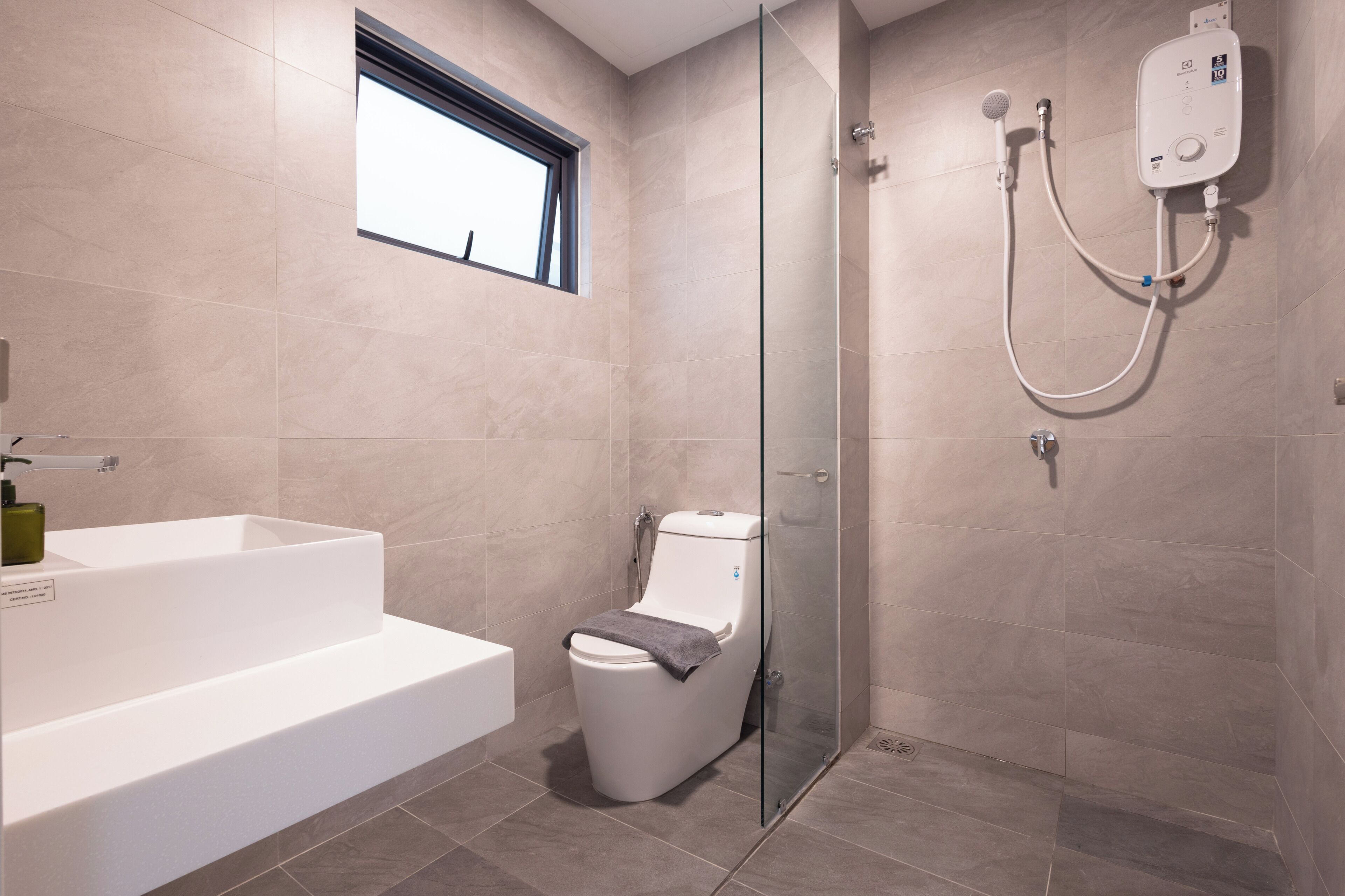 Monolocale Deluxe, 1 letto queen, non fumatori | Bagno | Doccia, set di cortesia gratuito, asciugacapelli, bidet