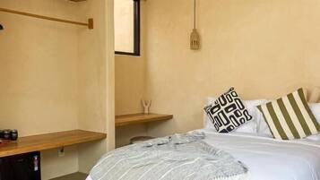Caja de seguridad en la habitación y escritorio