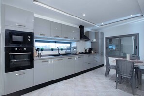 Attico Comfort, balcone, vista città | Cucina privata