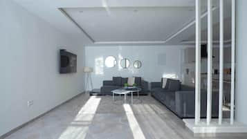 Comfort Penthouse, Balcony, City View | Living area