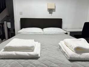 1 slaapkamer, een strijkplank/strijkijzer, wifi, beddengoed