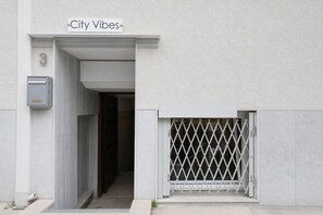 Exterior detail - City Vibes - 2-BR Apt. with Backyard in kolonaki (Athens)