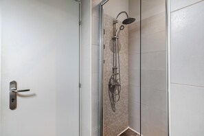 Apartment, 2 Bedrooms, Kitchen, City View | Bathroom - City Vibes - 2-BR Apt. with Backyard in kolonaki (Athens)