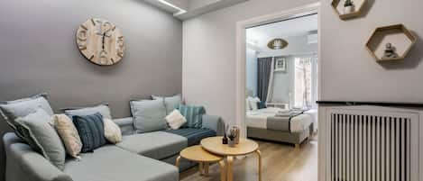 Appartement, 2 chambres, cuisine, vue sur la ville | Aire de séjour | Téléviseur connecté, Netflix, services de diffusion en continu