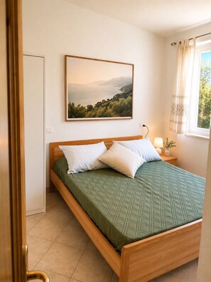 Iron/ironing board, WiFi, bed sheets - Apartment Sole - Gulf of Orosei view, balcony, quiet area Cala Gonone (Sardegna)