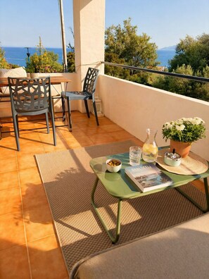 Outdoor dining - Apartment Sole - Gulf of Orosei view, balcony, quiet area Cala Gonone (Sardegna)