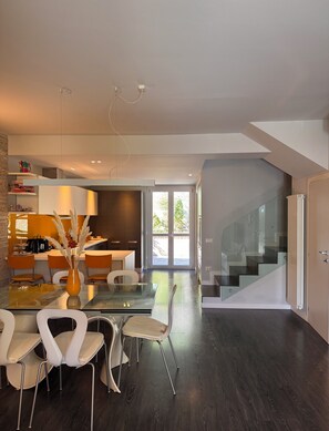 Casa superior, vista para o lago | Área de estar