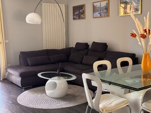 Casa superior, vista para o lago | Área de estar