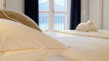 Maison Supérieure, vue lac | Literie de qualité supérieure, couette en duvet d'oie