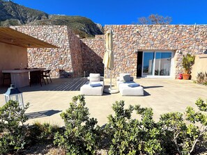 Outdoor dining - Villa Kora (Episkopi Gonias)