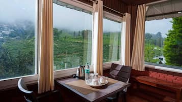 Honeymoon Cottage, Valley View | Dining