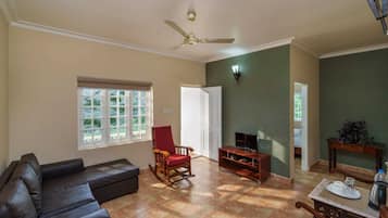 Superior Suite, Valley View | Living area