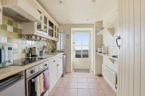 Fridge, microwave, oven, stovetop - 5 Courtyard Cottages - North East Escapes (Embleton)