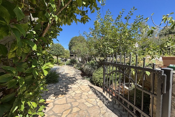 Apartment, 2 Bedrooms, Smoking, Balcony | Garden